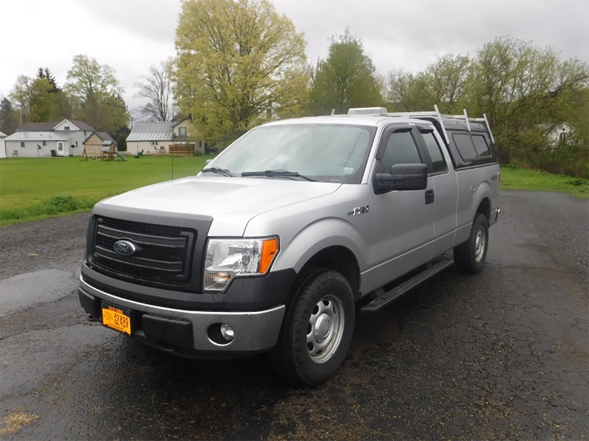 FRONT VIEW of 2013 Ford F150 XL 4x4